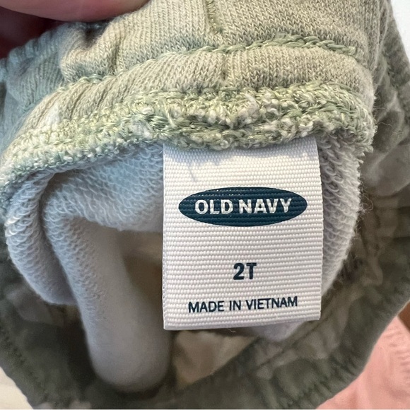 Bundle of 3 pairs of Old Navy drawstring girls 2T shorts in great condition - Picture 8 of 12